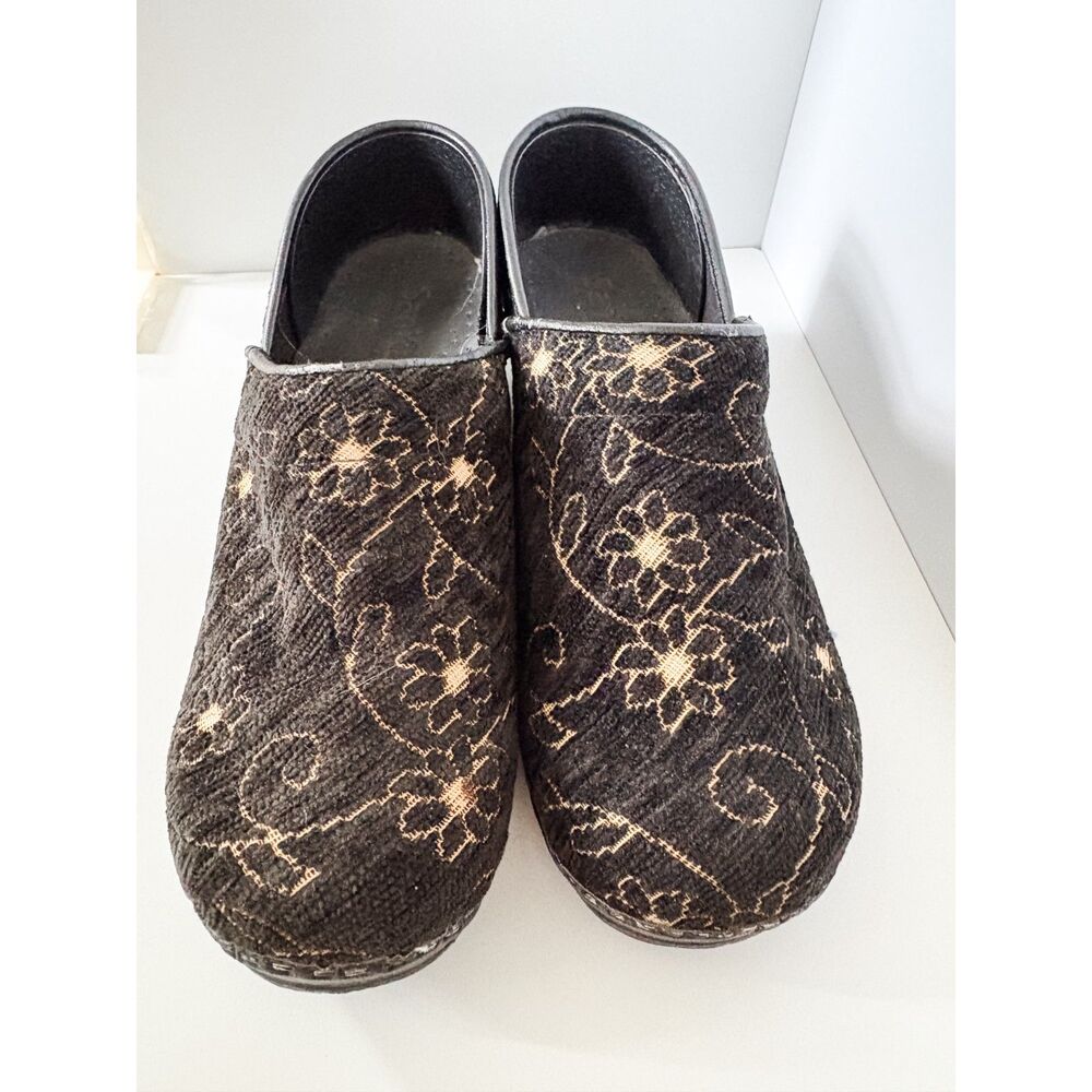 Sanita Black and Gold Floral Tapestry Slip-On Comfort Clogs EUR 38 US 7.5 Dansko